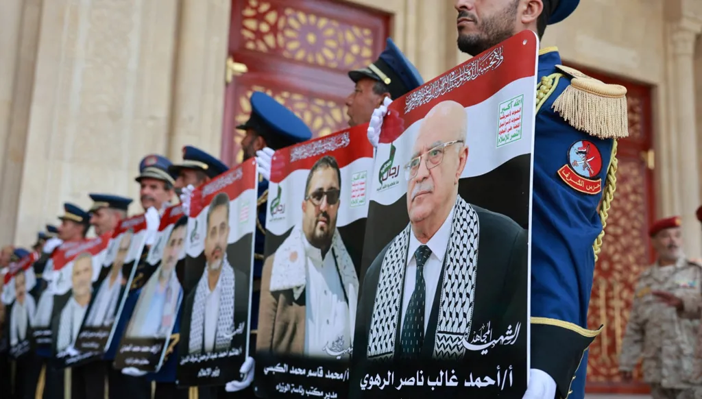 إسرائيل تفتتح مرحلة "خشنة" باغتيال حكومة الحوثي