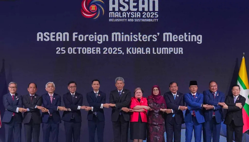 هل تنعكس نتائج زيارة ترامب إلى آسيا على النمو الاقتصادي العالمي؟