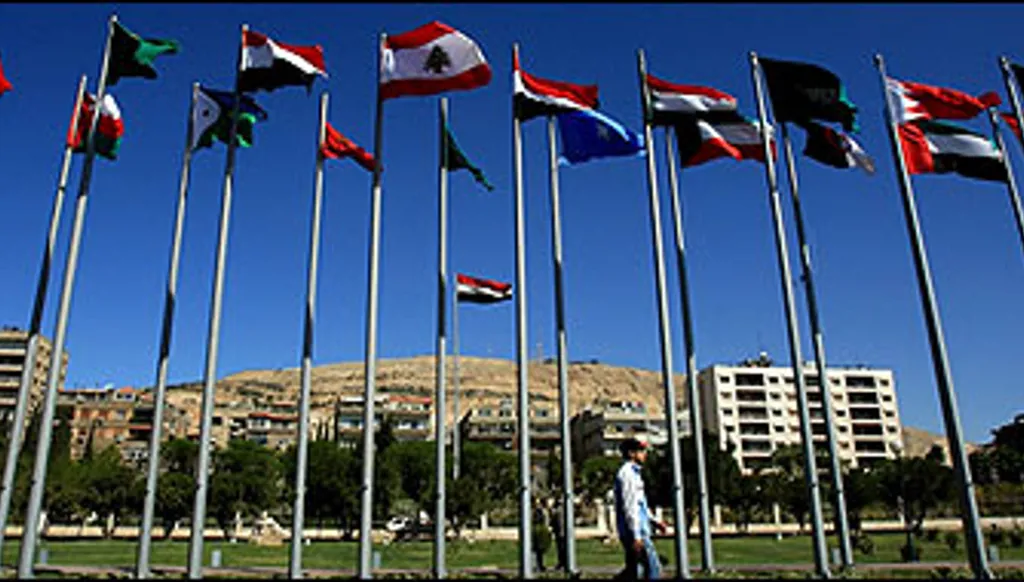 من يدير الرأي العام العربي؟ وكيف تُستغل العاطفة في تشكيله؟