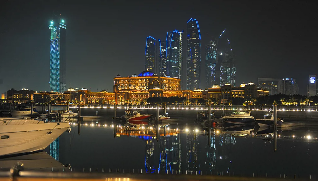 884 صفقة لعام 2025 نتيجة هيكلة الأصول في أبوظبي