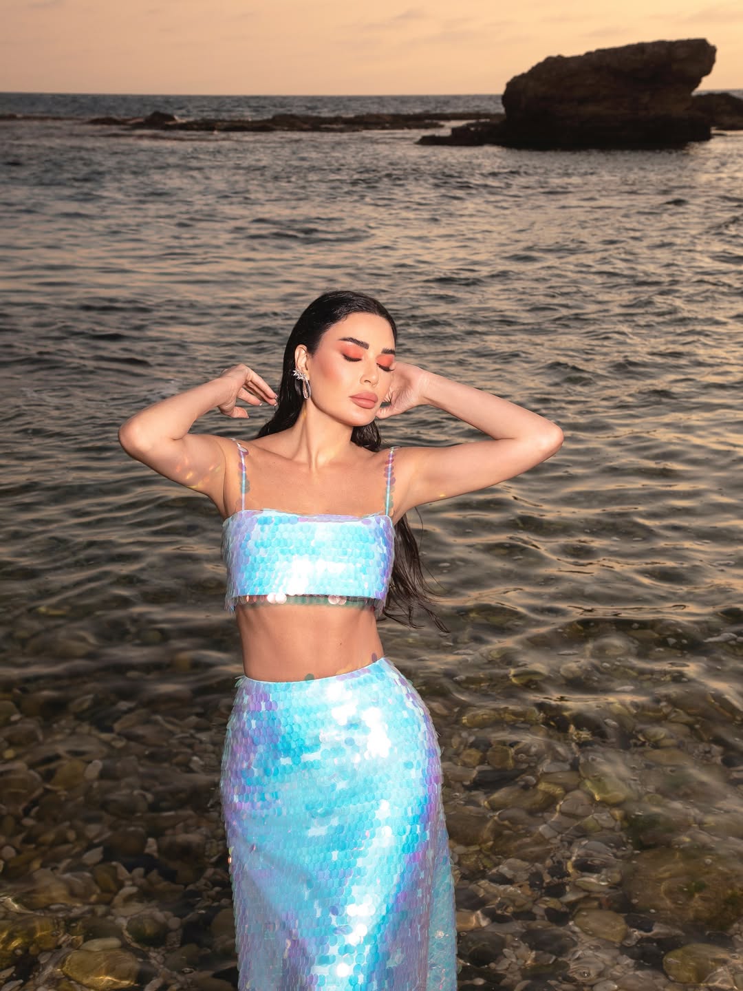 تسريحة الشعر المبلل بأسلوب سيرين عبد النور (انستغرام)