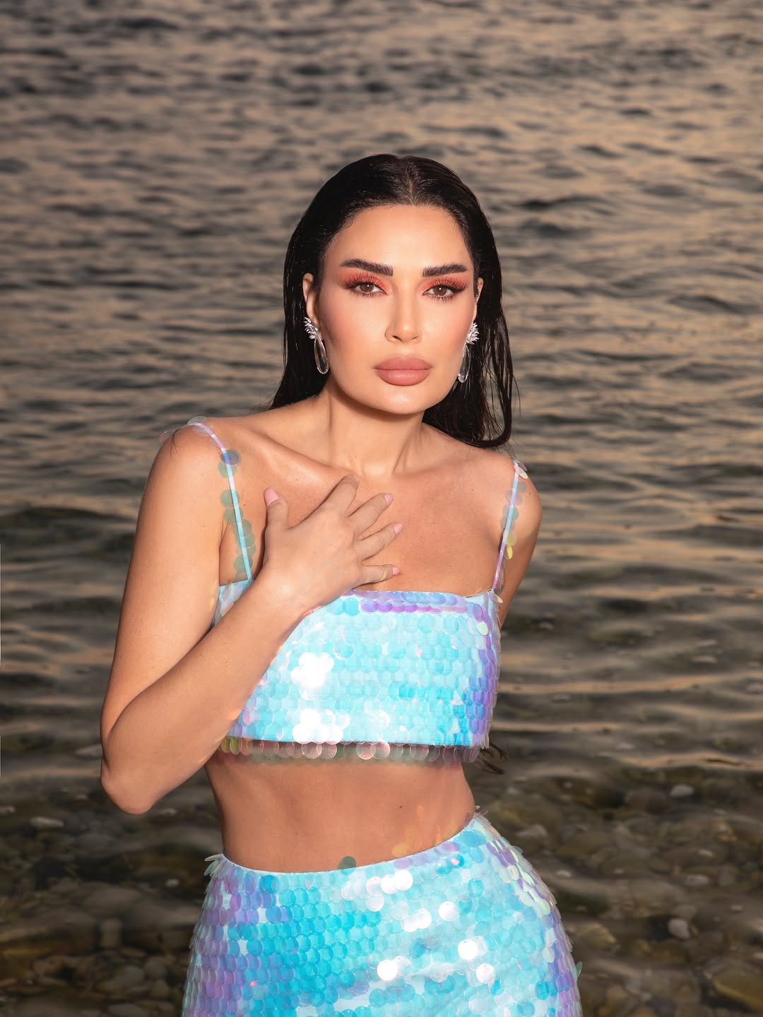 مكياج سيرين عبد النور للوك المغيب على الشاطئ (انستغرام)