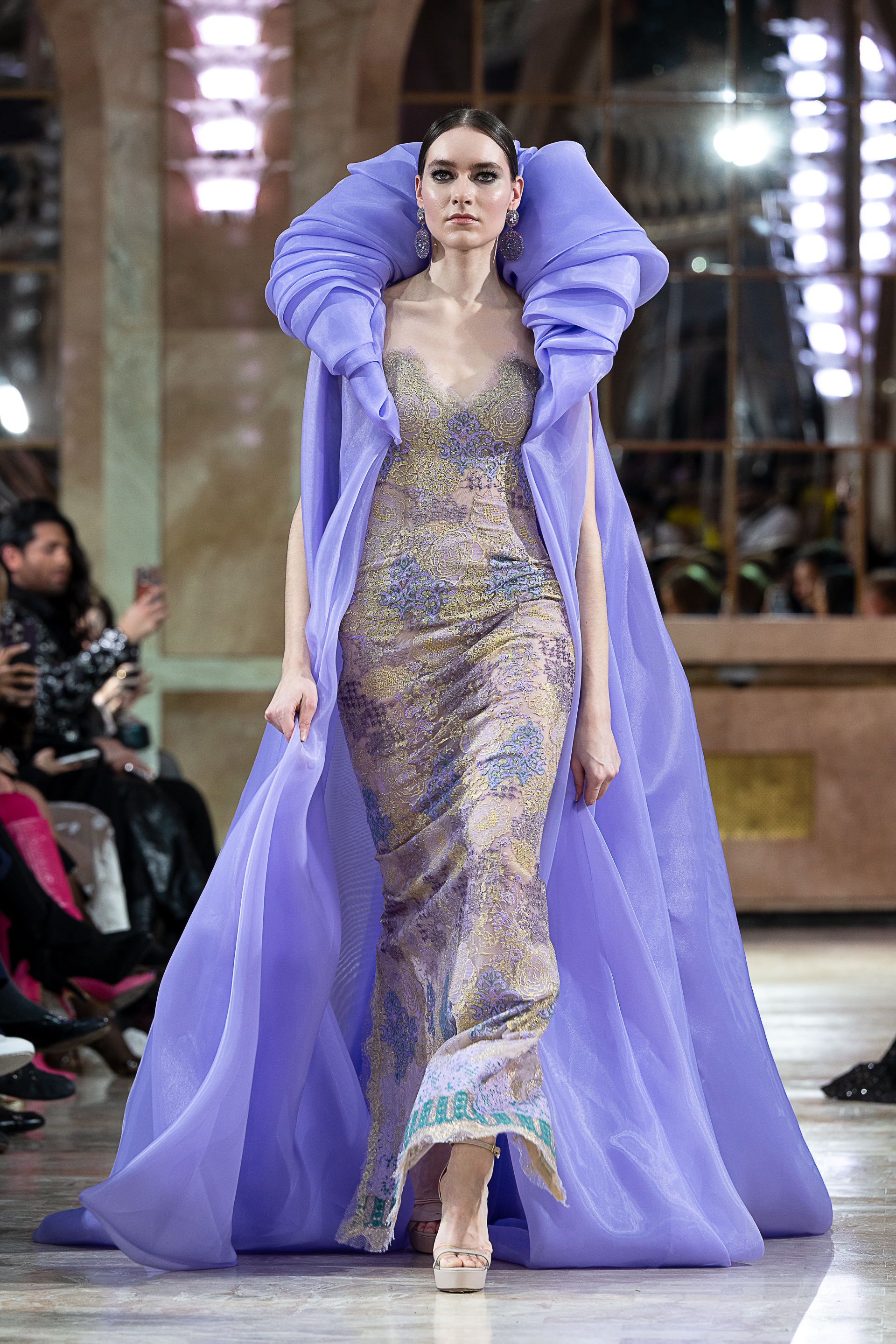 من جموعة روبير أبي نادر للخياطة الراقية لربيع وصيف 2026 (خاص روبير أبي نادر)