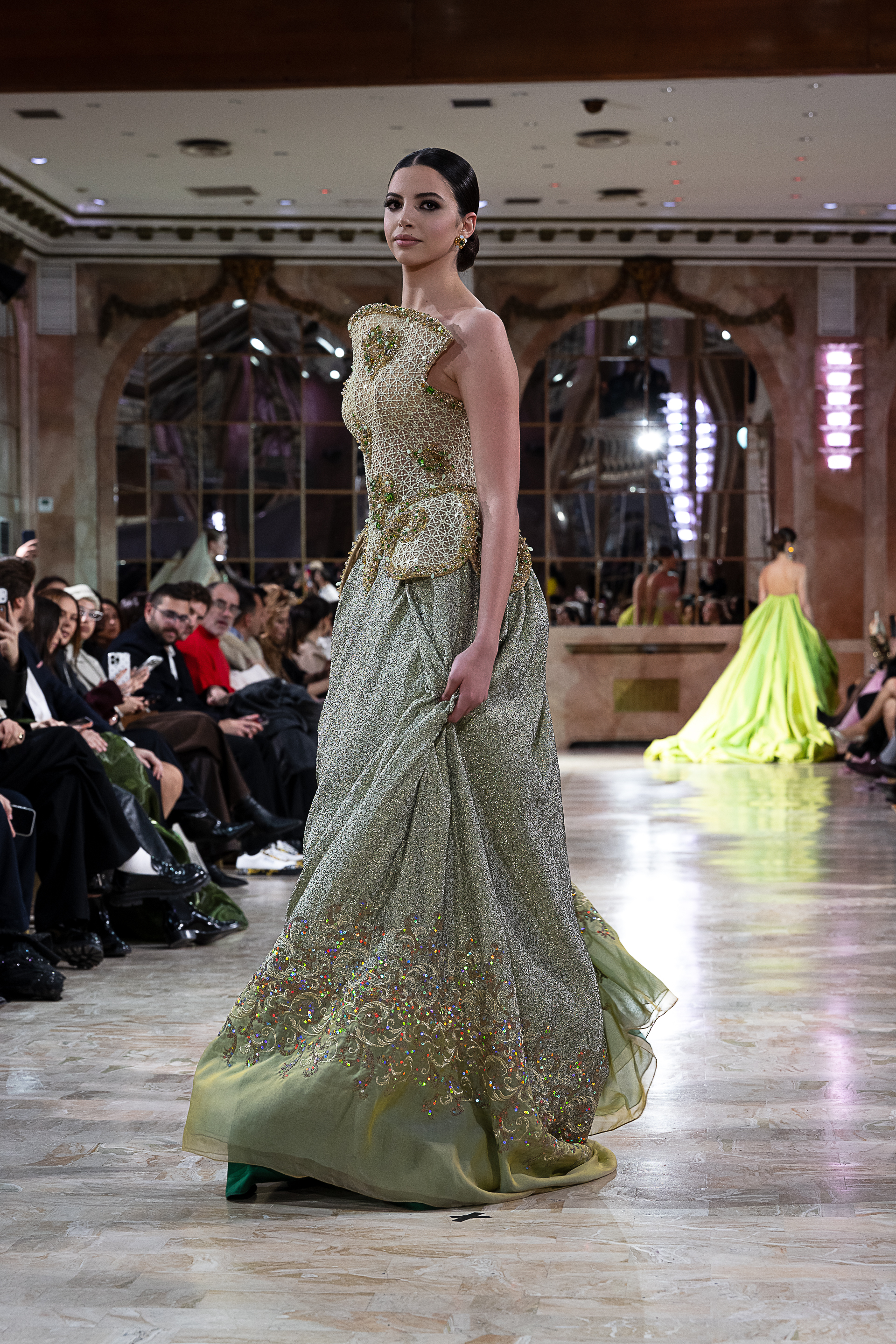 من جموعة روبير أبي نادر للخياطة الراقية لربيع وصيف 2026 (خاص روبير أبي نادر)