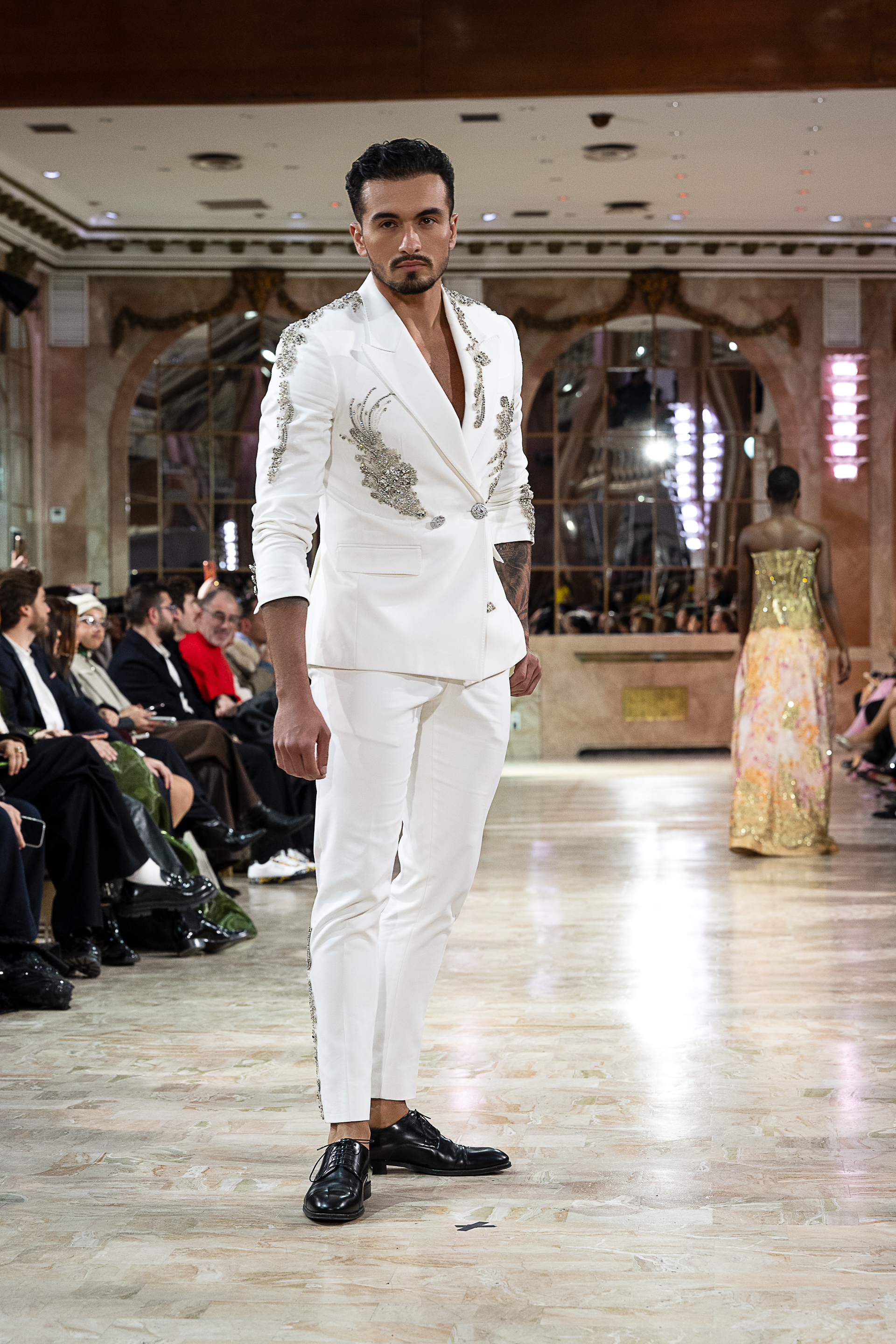 من جموعة روبير أبي نادر للخياطة الراقية لربيع وصيف 2026 (خاص روبير أبي نادر)