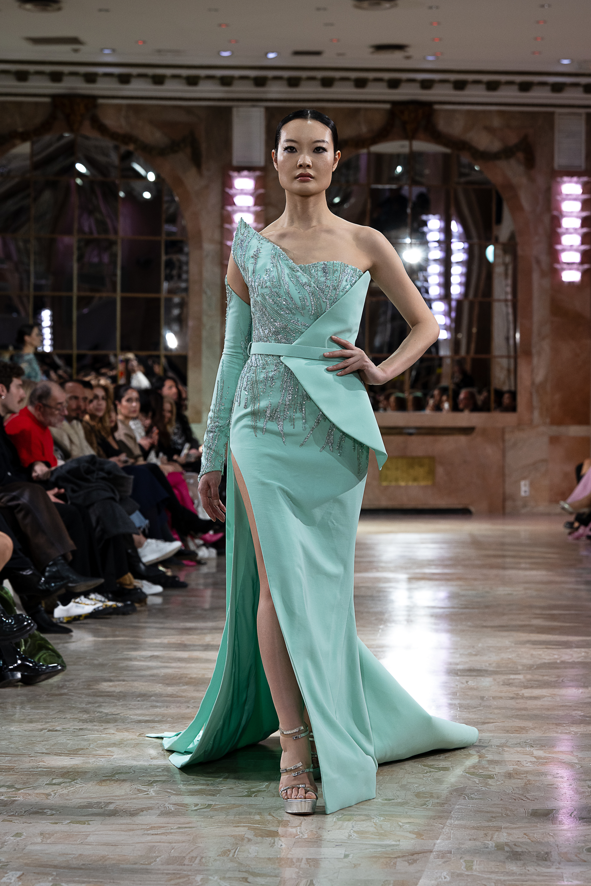 من جموعة روبير أبي نادر للخياطة الراقية لربيع وصيف 2026 (خاص روبير أبي نادر)