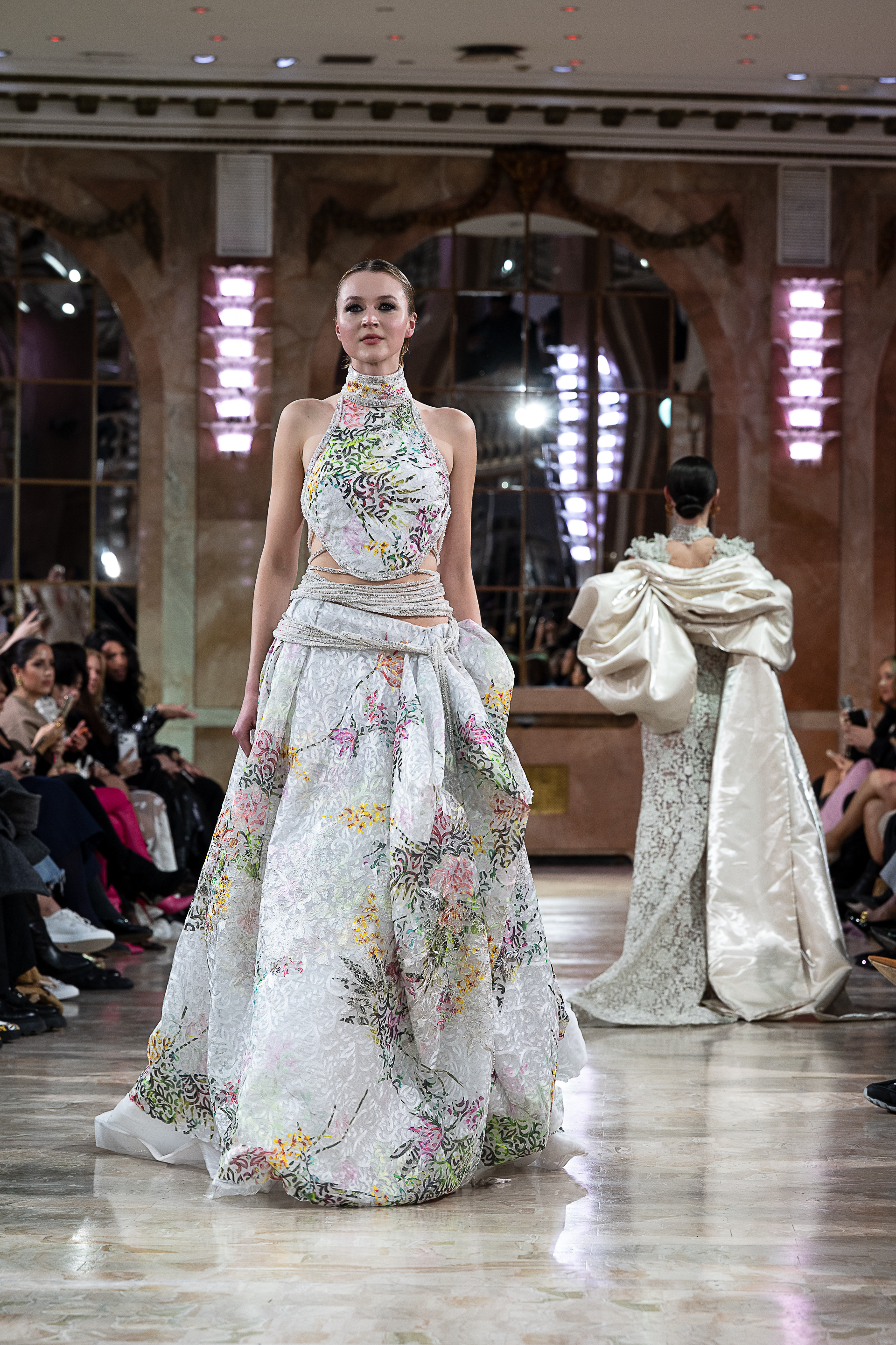 من جموعة روبير أبي نادر للخياطة الراقية لربيع وصيف 2026 (خاص روبير أبي نادر)