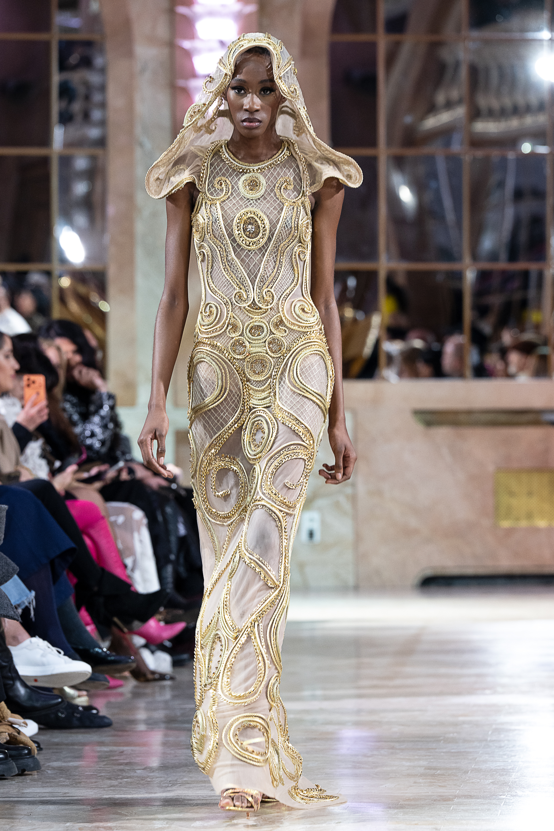 من جموعة روبير أبي نادر للخياطة الراقية لربيع وصيف 2026 (خاص روبير أبي نادر)