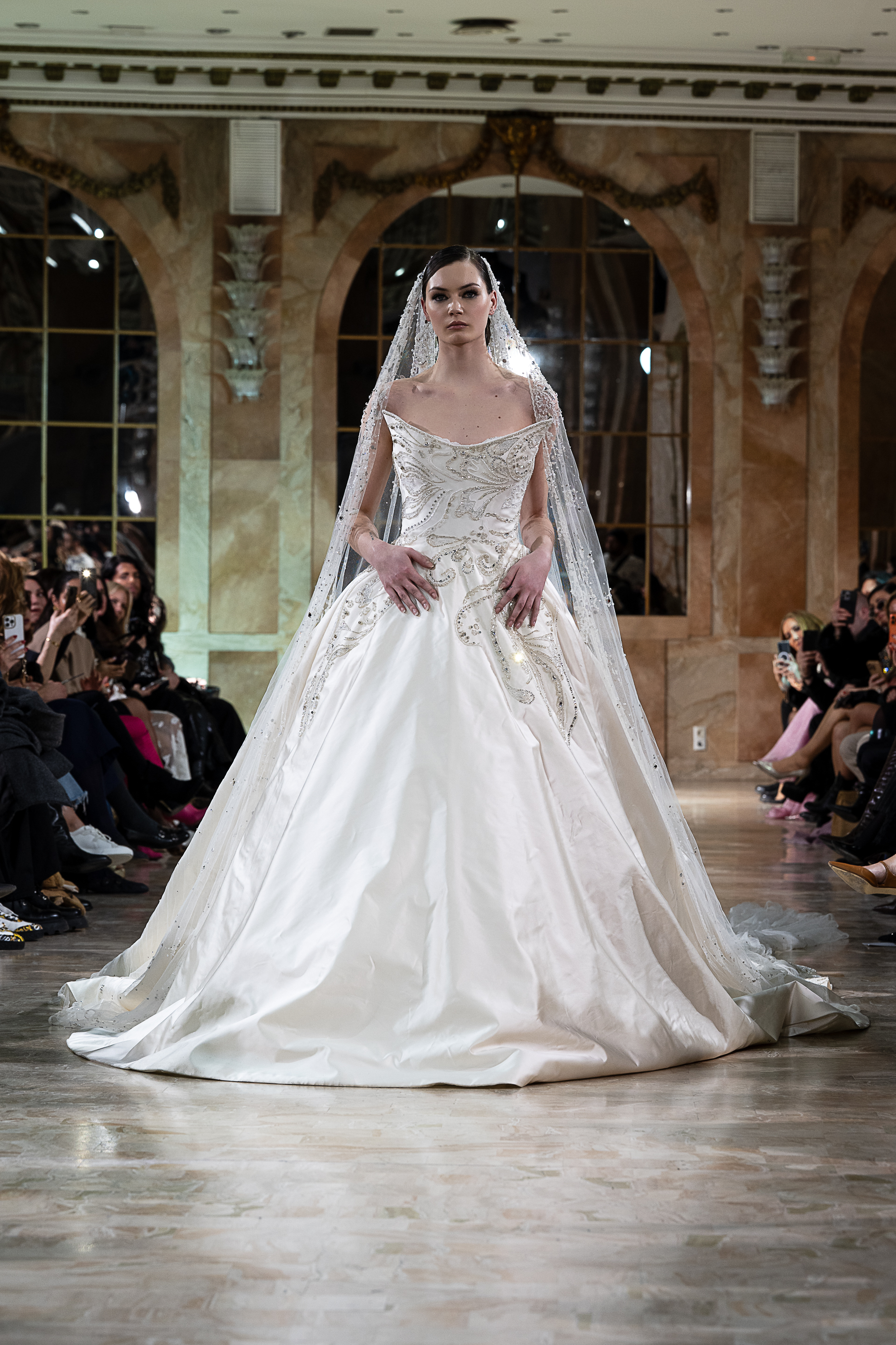 من جموعة روبير أبي نادر للخياطة الراقية لربيع وصيف 2026 (خاص روبير أبي نادر)