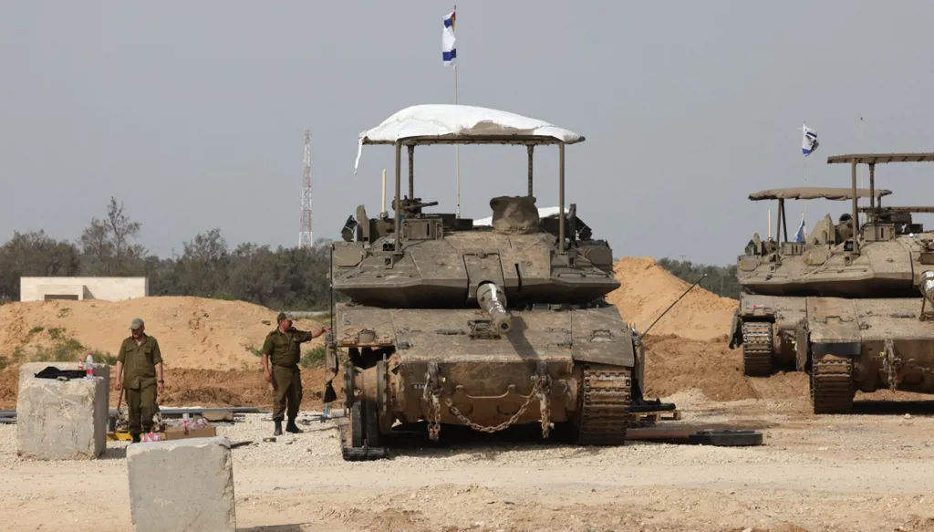 الجيش الإسرائيلي يستهدف أشخاصاً حاولوا الإستحواذ على مُسيرة أطلقت من أراضيه