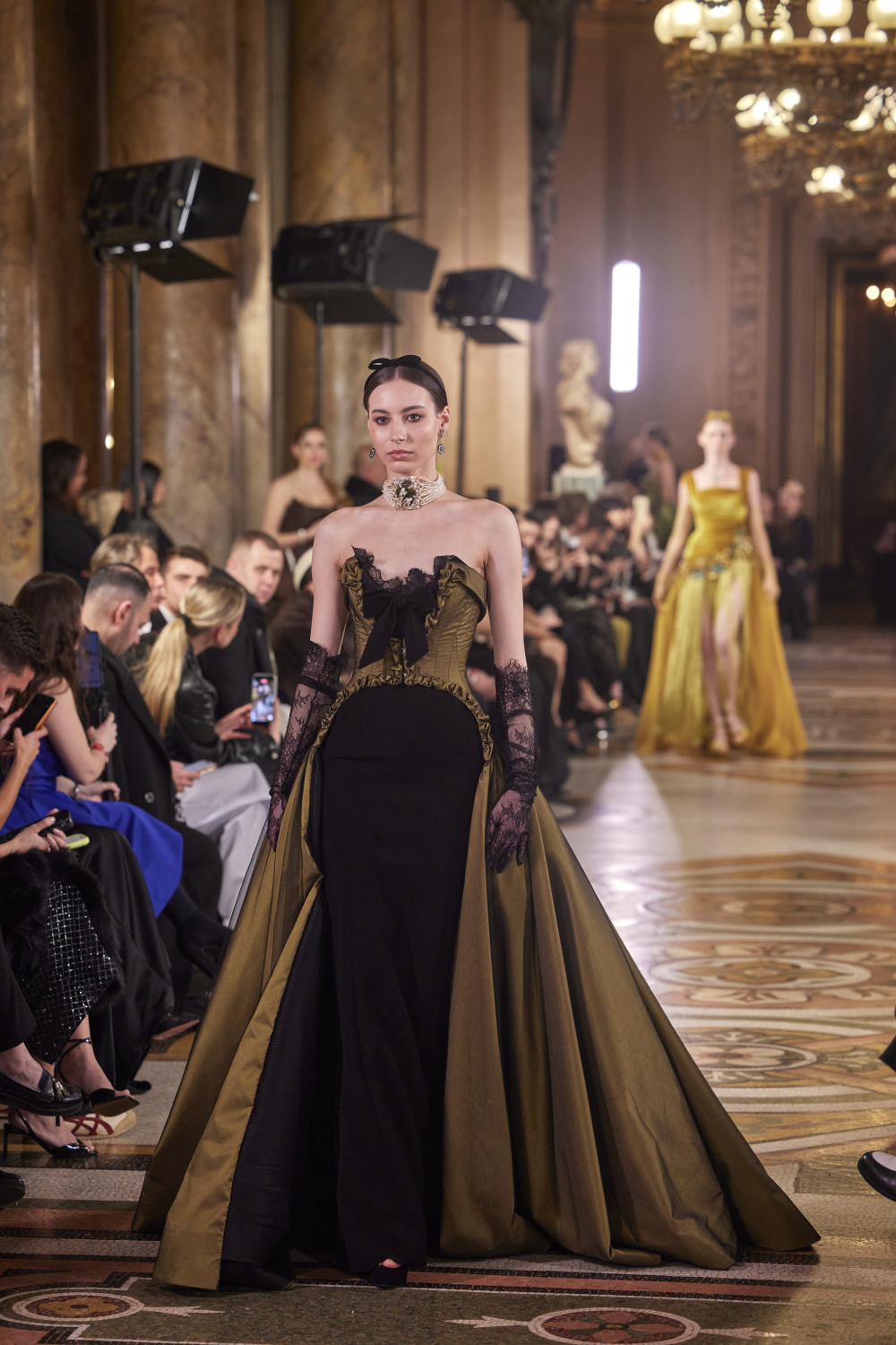 من عرض أزياء إيلي فغالي لربيع وصيف 2026 (من أرشيف المصمّم)