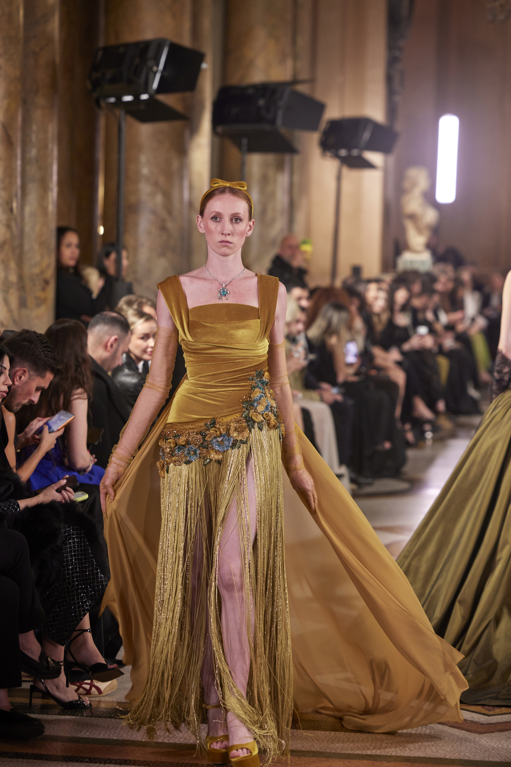 من عرض أزياء إيلي فغالي لربيع وصيف 2026 (من أرشيف المصمّم)