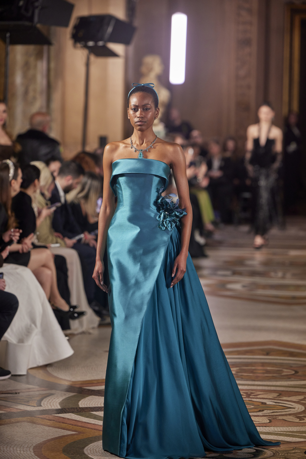 من عرض أزياء إيلي فغالي لربيع وصيف 2026 (من أرشيف المصمّم)