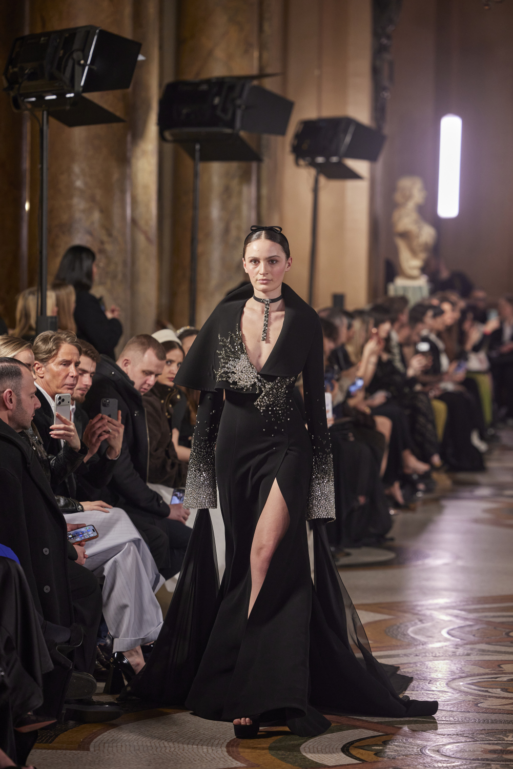 من عرض أزياء إيلي فغالي لربيع وصيف 2026 (من أرشيف المصمّم)