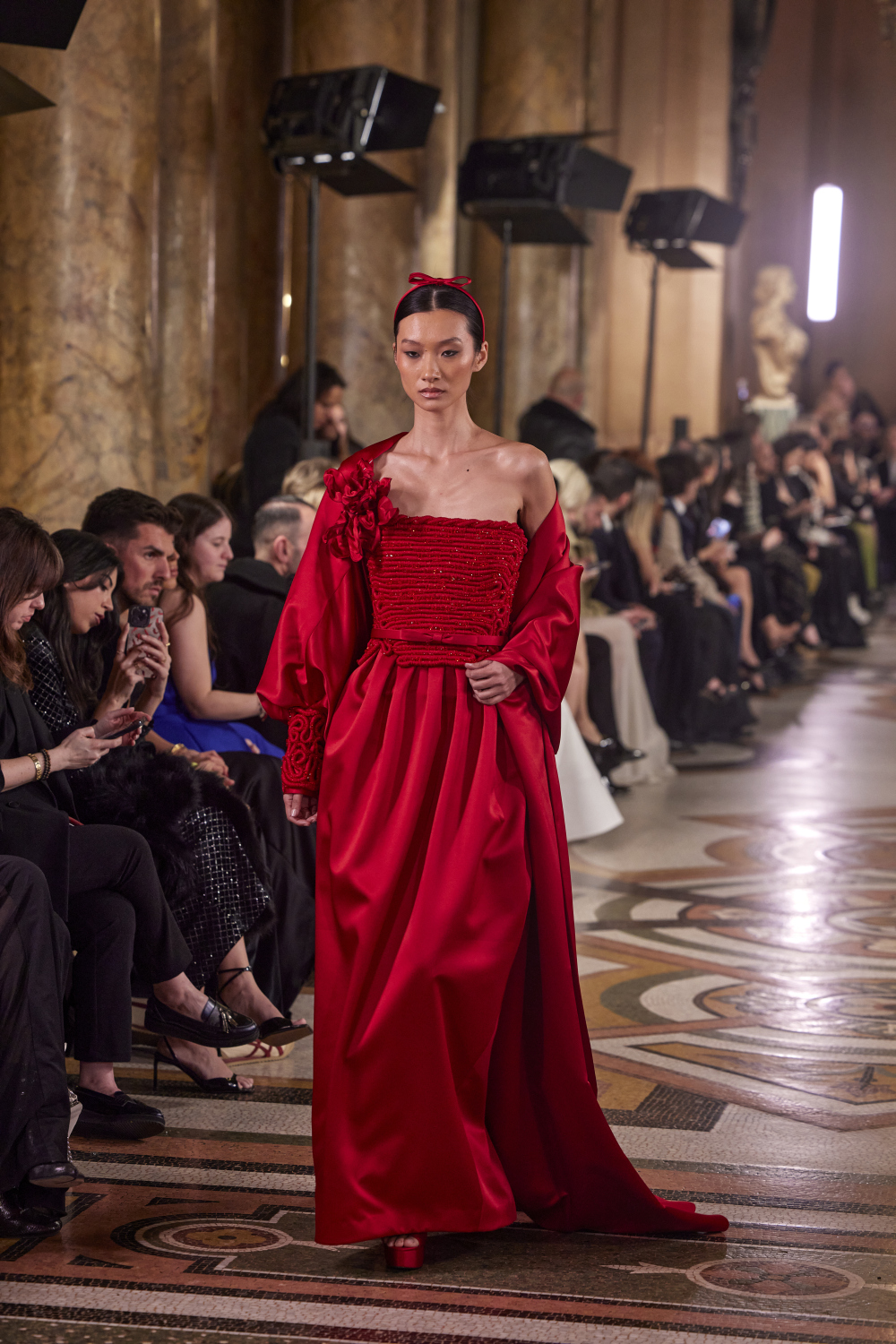 من عرض أزياء إيلي فغالي لربيع وصيف 2026 (من أرشيف المصمّم)