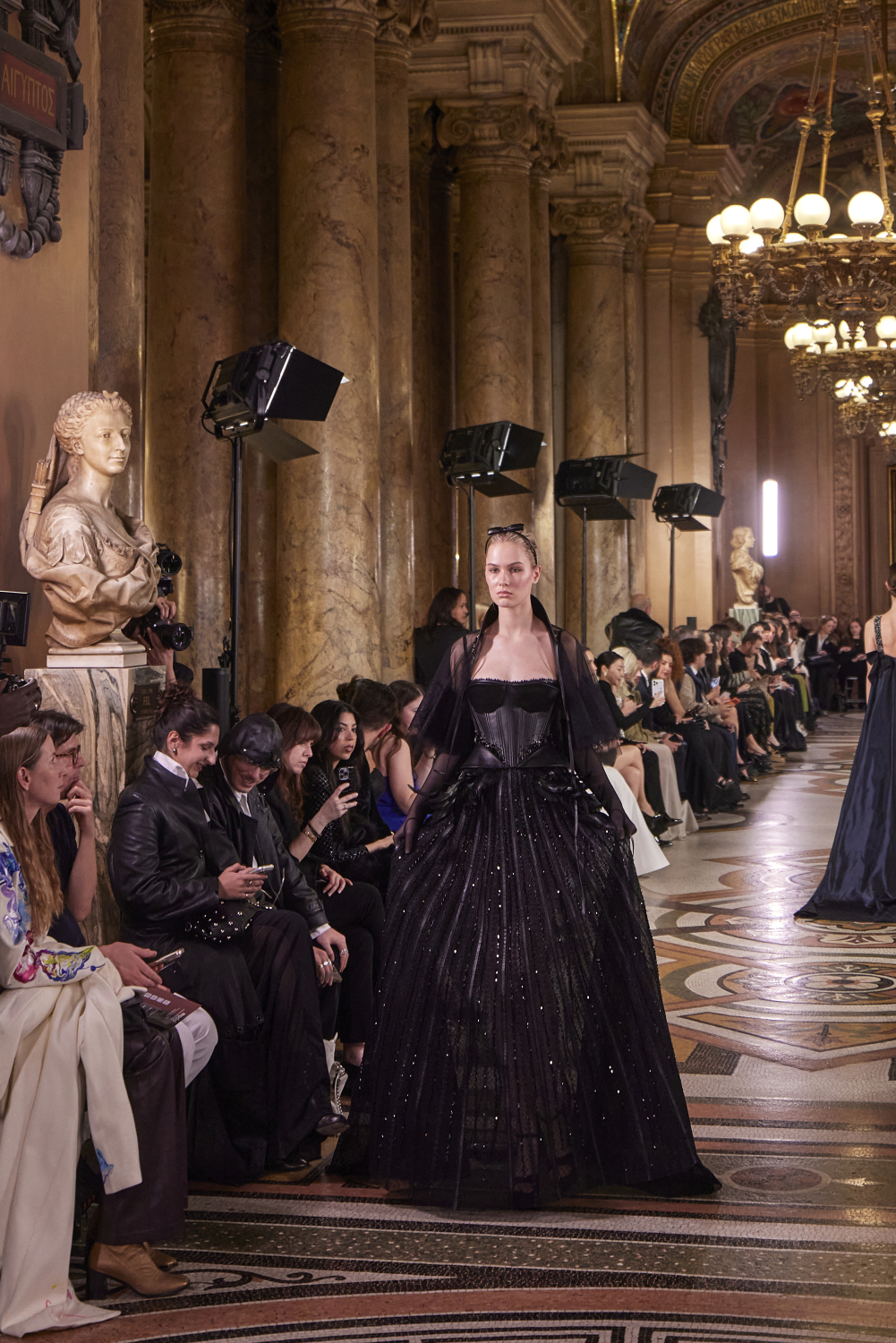 من عرض أزياء إيلي فغالي لربيع وصيف 2026 (من أرشيف المصمّم)