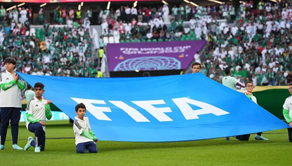 "كرة النار" تُشعل 2024: عام المواجهات الكبرى بين اللاعبين و"فيفا"