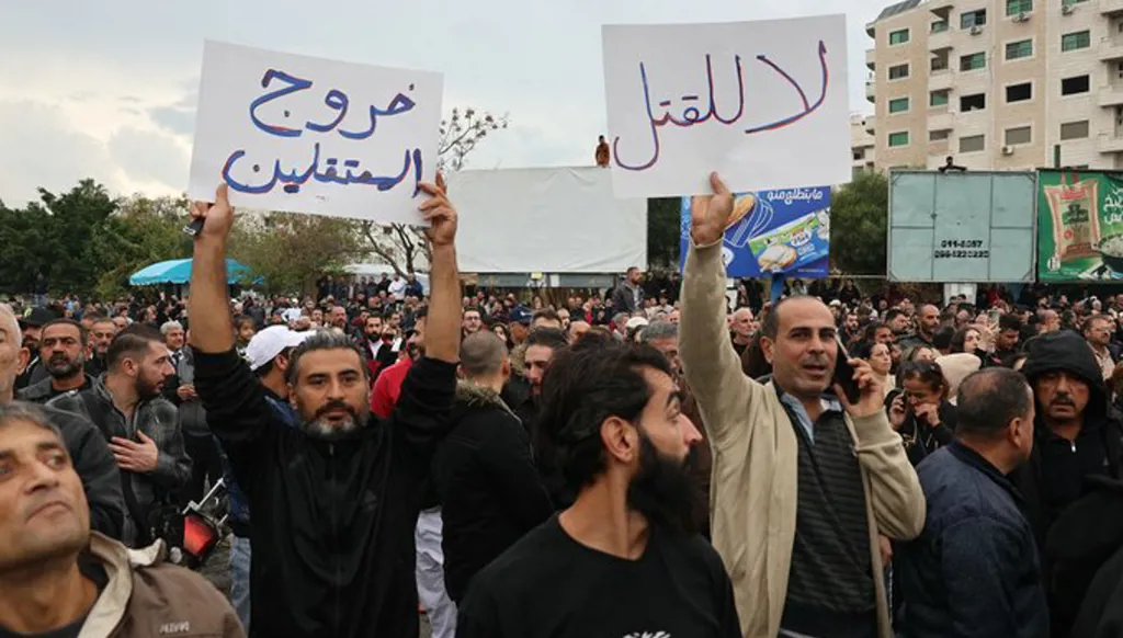 في السويداء... وقفة تضامنية دعماً لحق أبناء الطائفة العلوية في تقرير مصيرهم