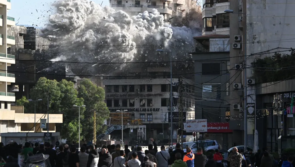 بعد غارة تحذيرية... موجة ثانية من الغارات على ضاحية بيروت الجنوبية (فيديو)