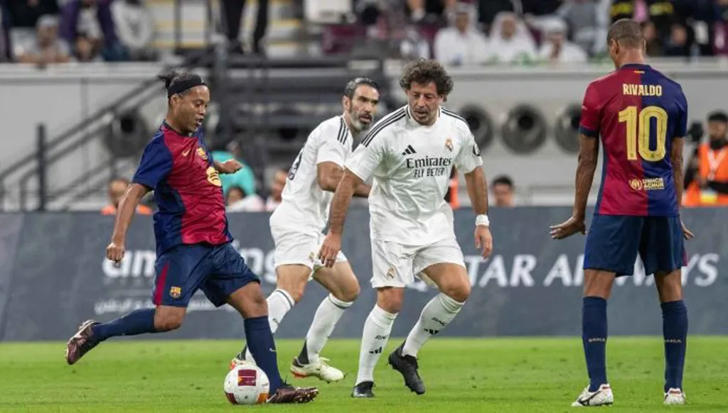 برشلونة يهزم ريال مدريد في "كلاسيكو الأساطير"