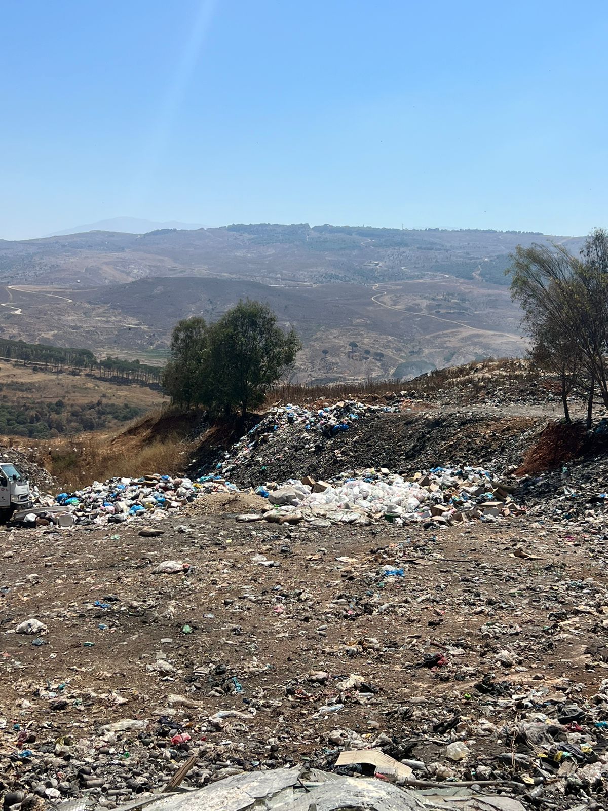 نفايات صلبة في مهب الريح. (سمير صباغ)