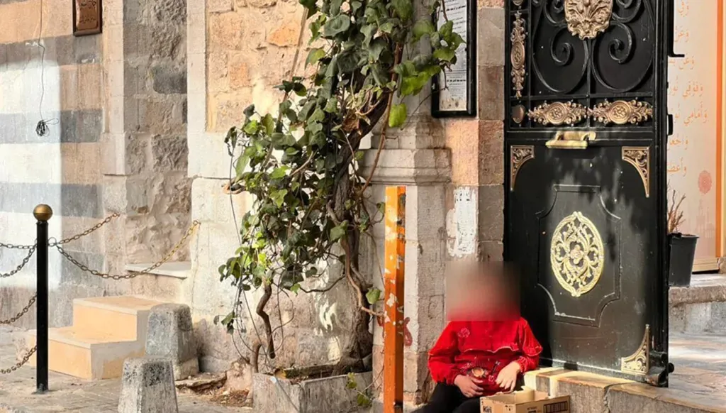 Maryam at the entrance of Al-Shalaan Mosque, central Damascus (Marwa Al-Barghash – Annahar)