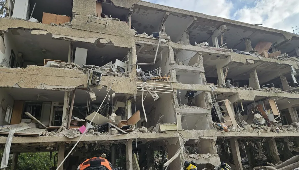 هجوم إيراني على إسرائيل... إصابات ودمار كبير (فيديو وصور)