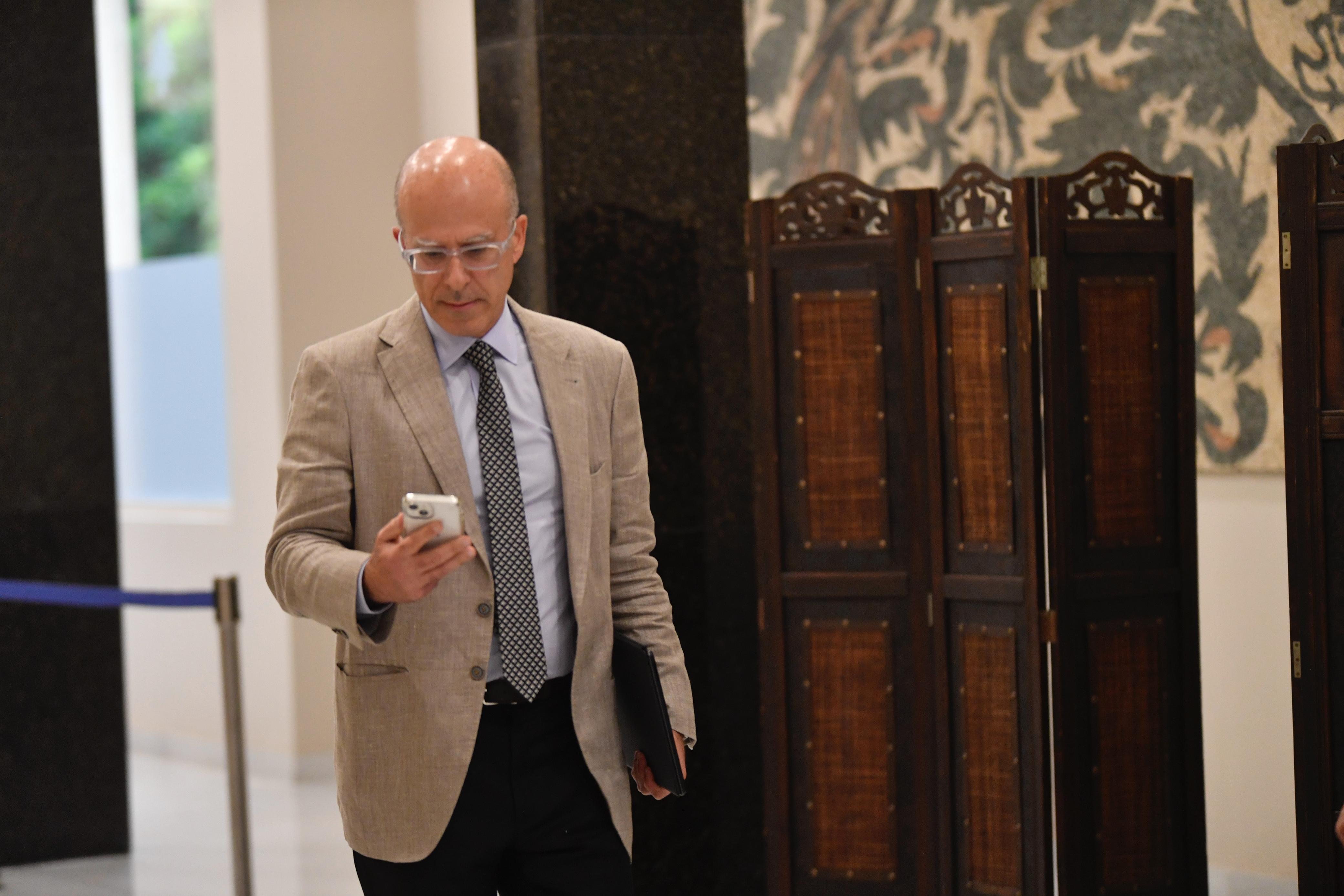 انسحاب الوزير فادي مكي