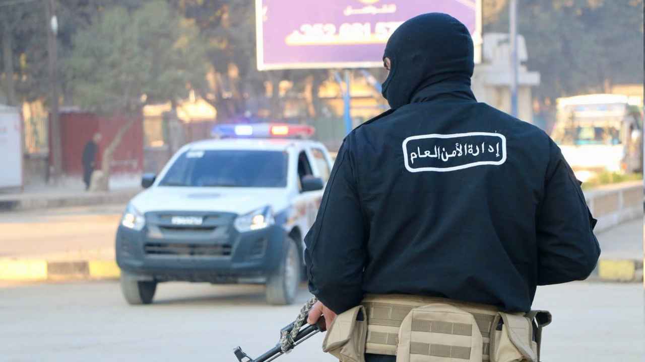 أحد عناصر الأمن السوري (أرشيفية)
