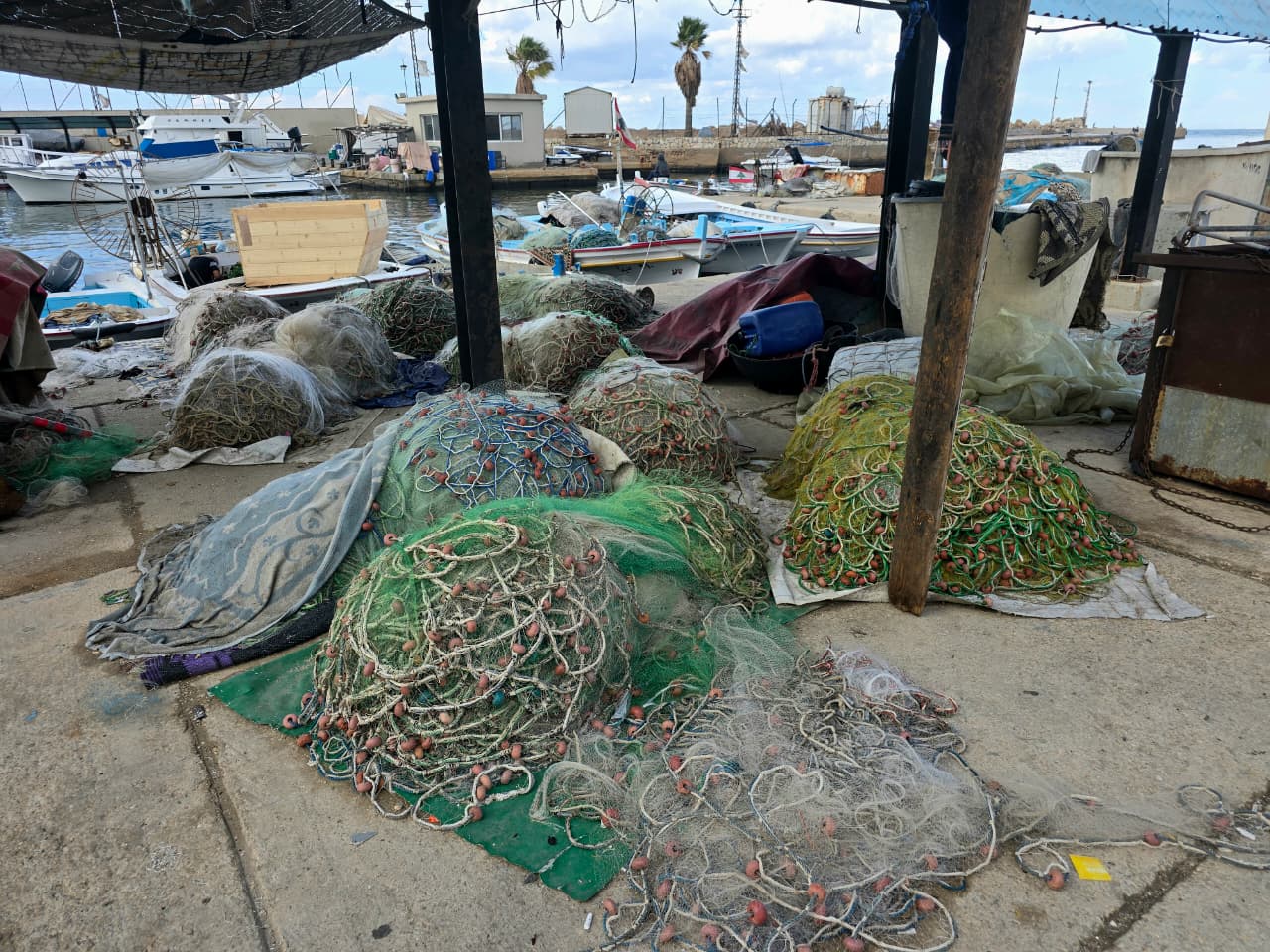 شباك الصيد في ميناء صيدا (أحمد منتش)