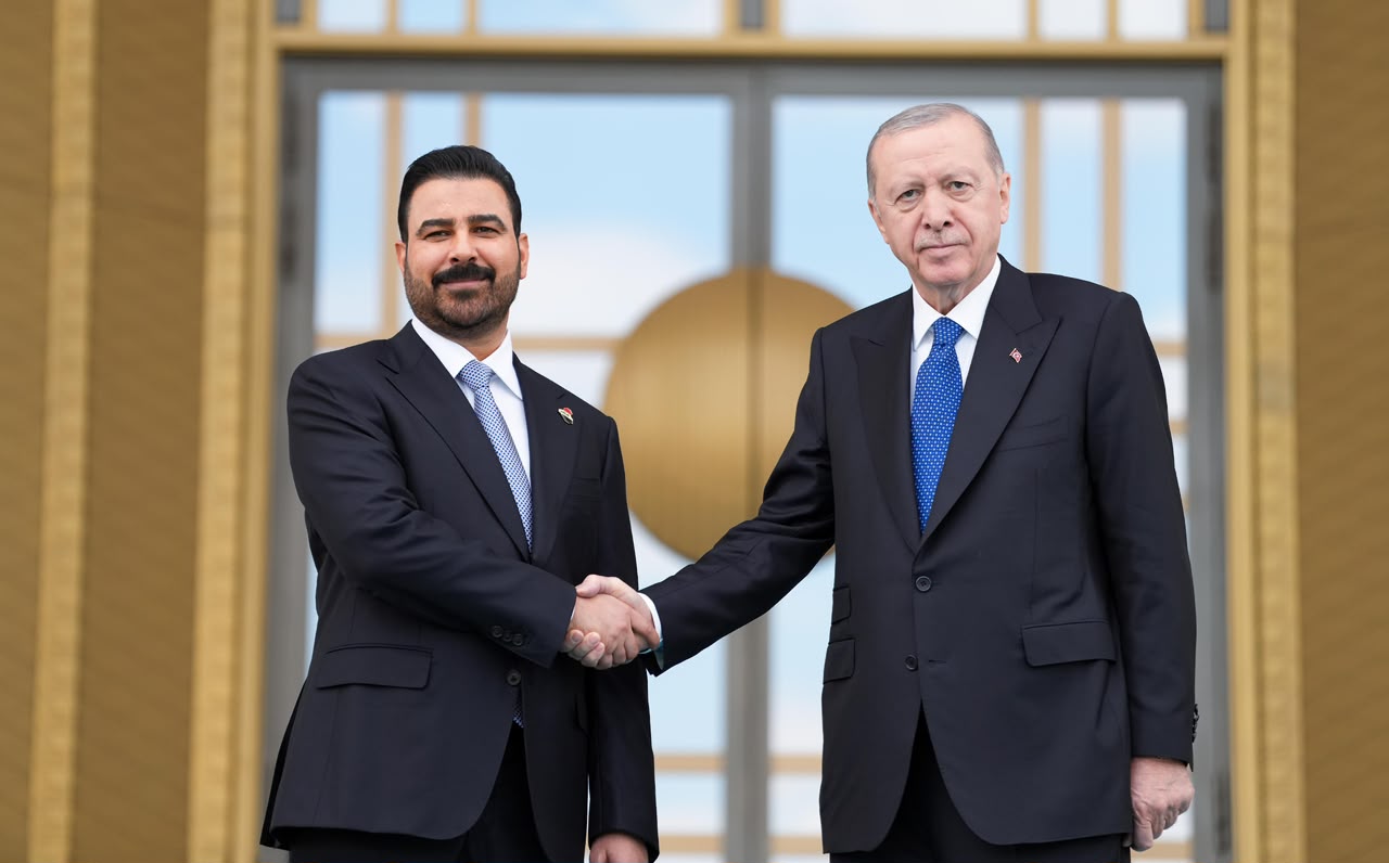 الرئيس التركي رجب طيب أردوغان ورئيس الوزراء العراقي علي الزيدي (واع).