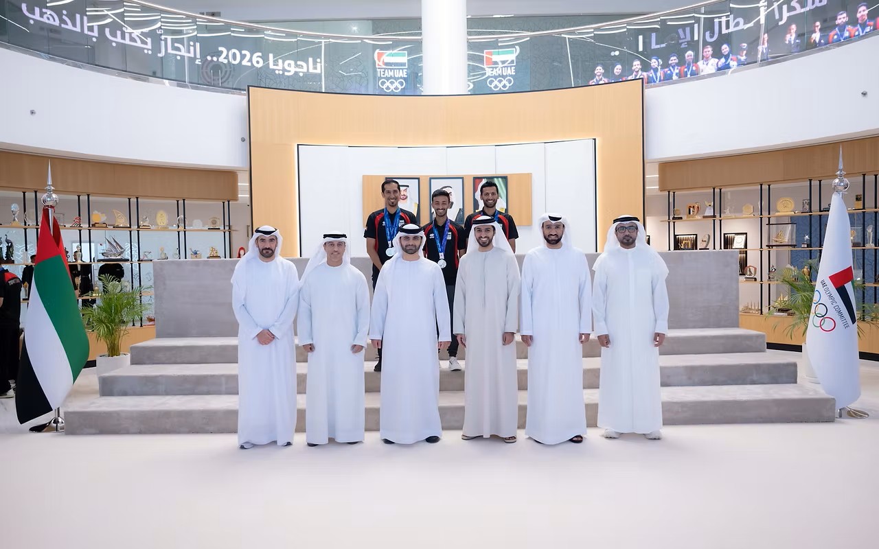 منصور بن محمد يستقبل أبطال الإمارات في آسياد 2026.