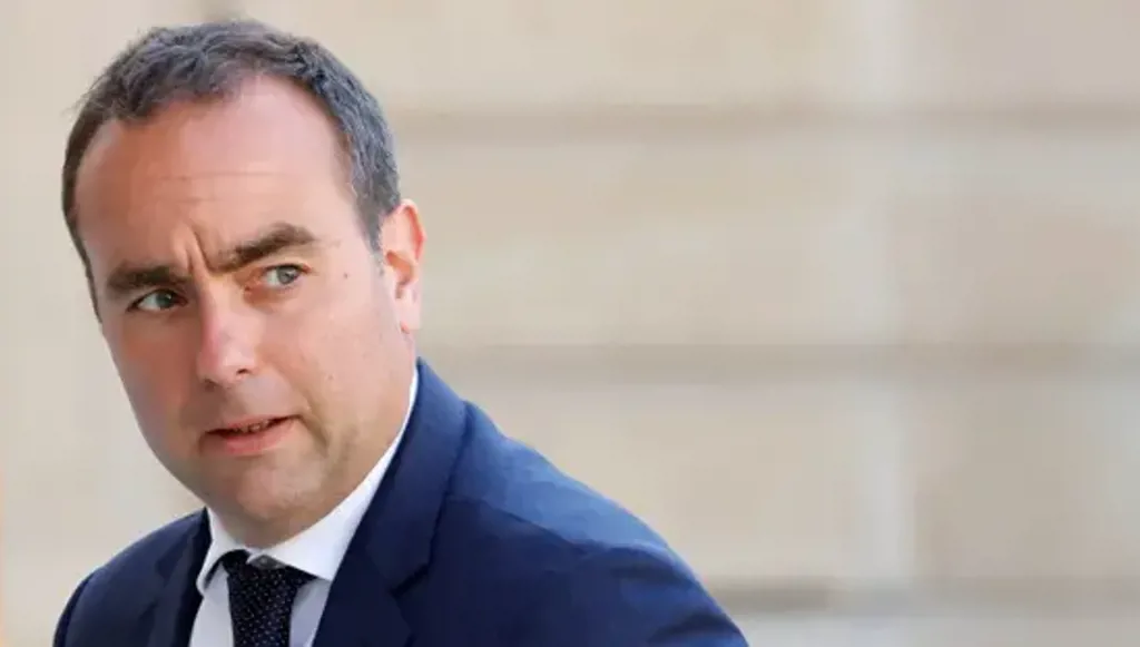 رئيس وزراء فرنسا: العملية العسكرية الأميركية في فنزويلا "مخالفة للقانون"