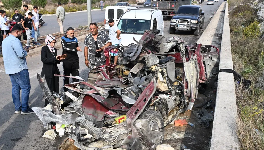 مسيَّرة إسرائيلية تستهدف سيارة في كفردجال جنوبي لبنان (فيديو وصورة)