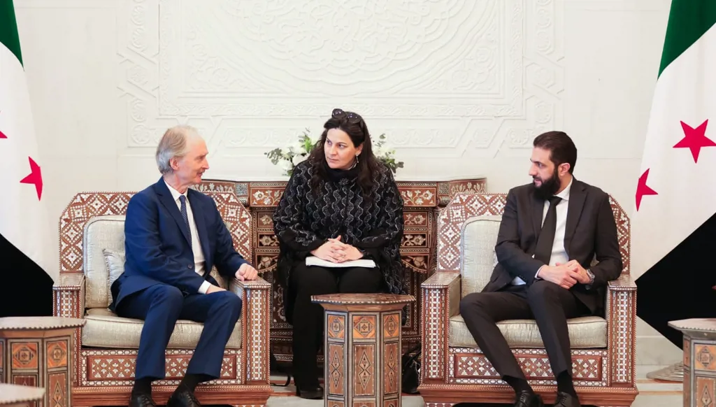 الشرع والشيباني يلتقيان المبعوث الأممي لسوريا