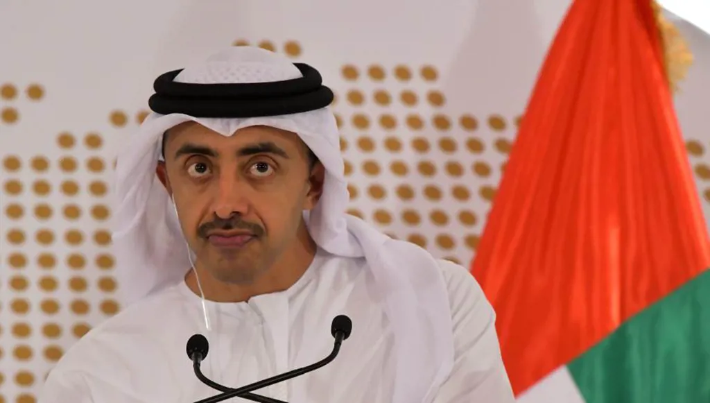 عبدالله بن زايد ووزير خارجية المجر يبحثان قضايا إقليمية ودولية