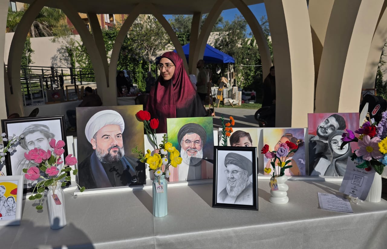 صور ولوحات.