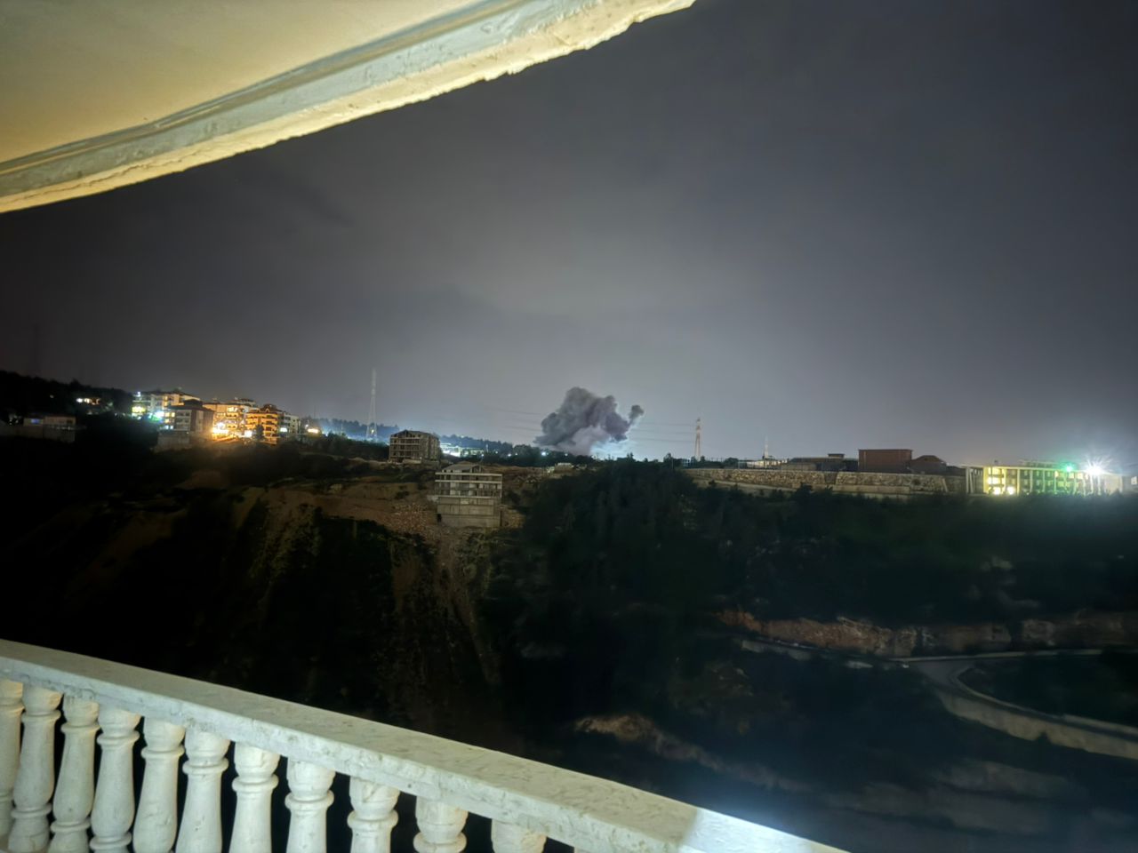 صورة متداولة للغارة الإسرائيلية التي استهدفت منطقة عرمون