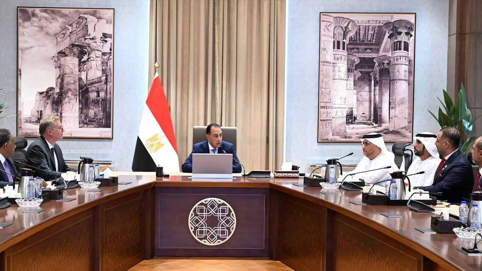 جانب من لقاء رئيس مجلس الوزراء المصري مصطفى مدبولي مع مدير الديوان الأميري لإمارة الفجيرة محمد سعيد الضنحاني- رئاسة مجلس الوزراء المصري
