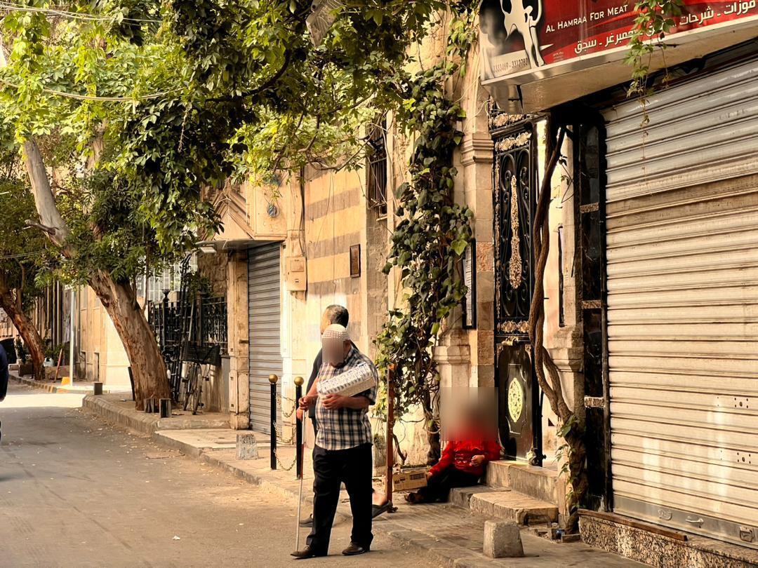مريم عند باب جامع الشعلان وسط دمشق (مروة البرغش- النهار)