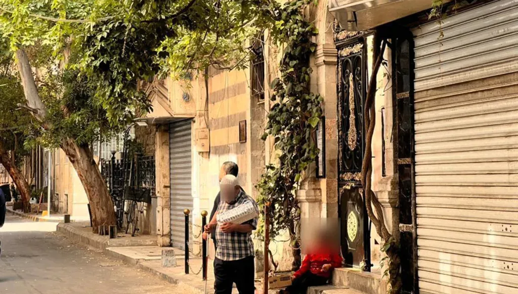 Maryam at the entrance of Al-Shalaan Mosque, central Damascus (Marwa Al-Barghash – Annahar)