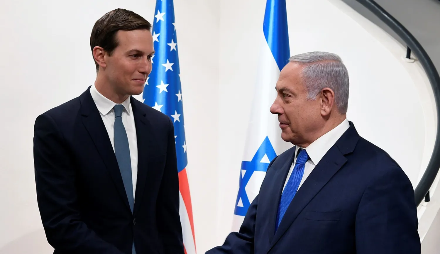 نتنياهو وكوشنر خلال لقاء سابق (أرشيفية)