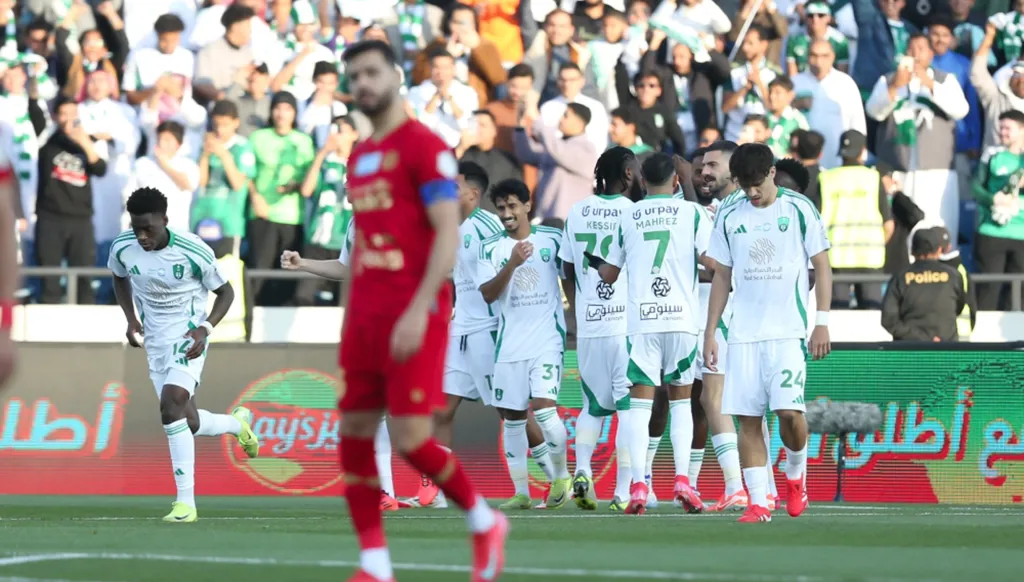 الأهلي يعود للانتصارات من بوابة ضمك في الدوري السعودي
