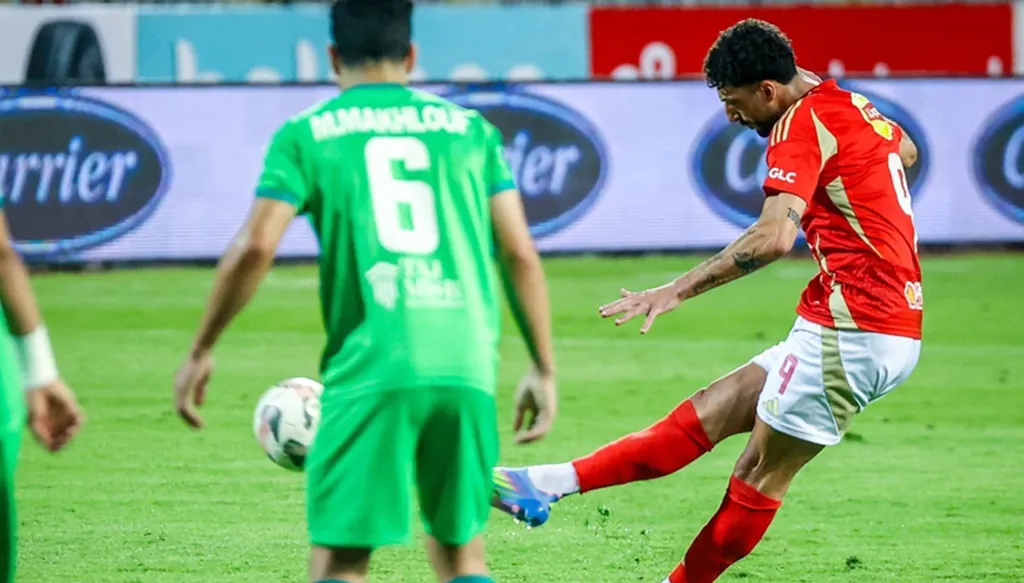 الأهلي يتصدر الدوري المصري مؤقتاً