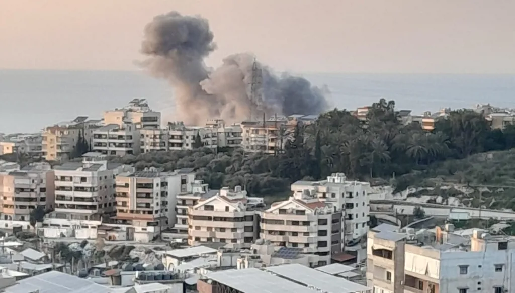 التصعيد مستمر... غارة على صيدا جنوب لبنان (صور وفيديو)