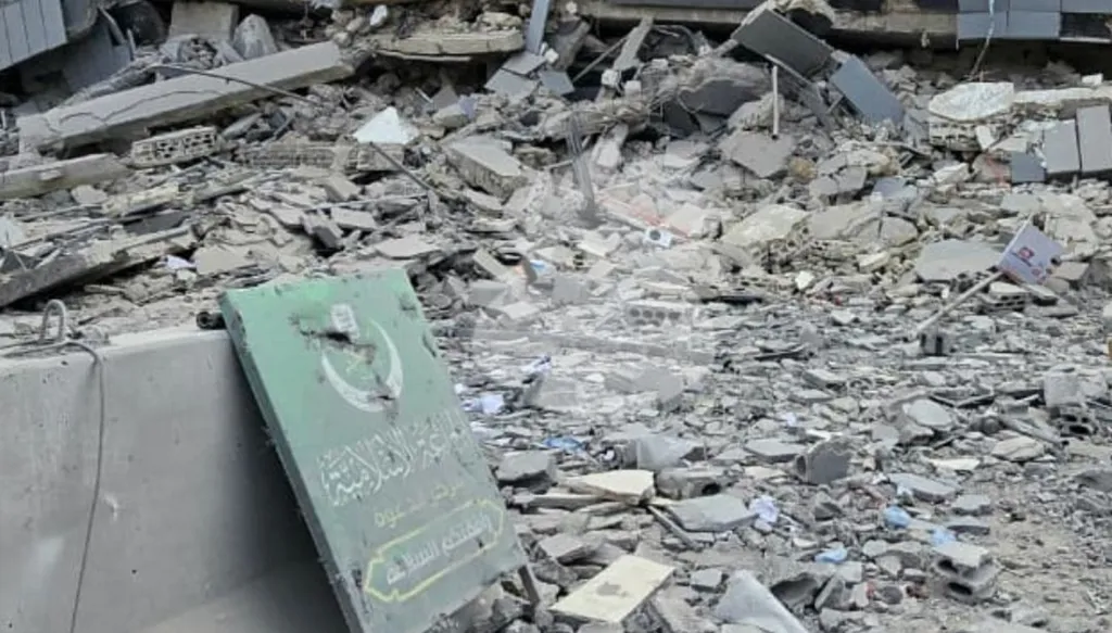 بعد استهدافه الثلاثاء... "النهار" تعاين الأضرار بمحيط مركز "الجماعة الإسلامية" في صيدا (صور وفيديو)