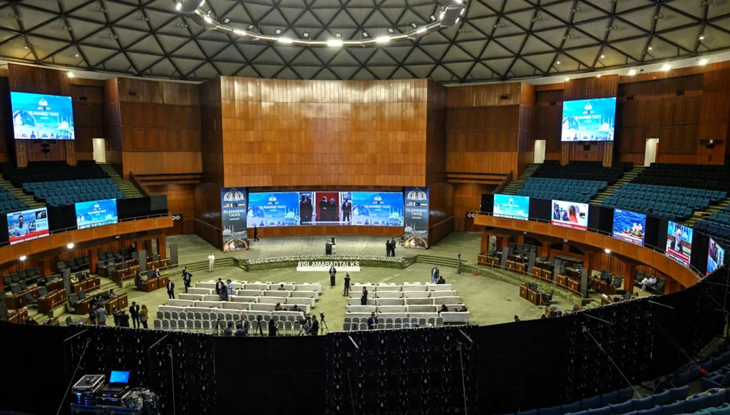 بين الاقتراحات والاتّهامات المتبادلة... طهران وواشنطن إلى طاولة المفاوضات مجدّداً