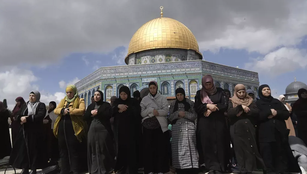 إعلام عبري: توصية بفرض قيود على الصلاة بالأقصى خلال رمضان