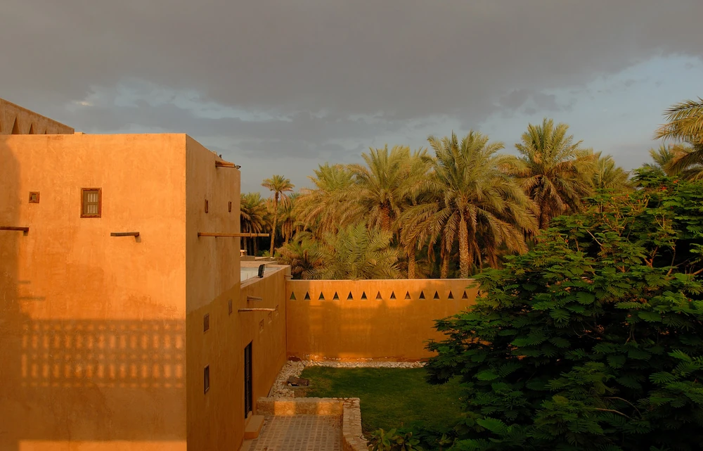 المواقع الثقافية في العين، الإمارات العربية المتحدة المدرجة على قائمة التراث العالمي لليونسكو منذ عام 2011 وتضم الواحات والمناطق الأثرية في حفيت وهيلي وبدع بنت سعود. (اليونسكو)