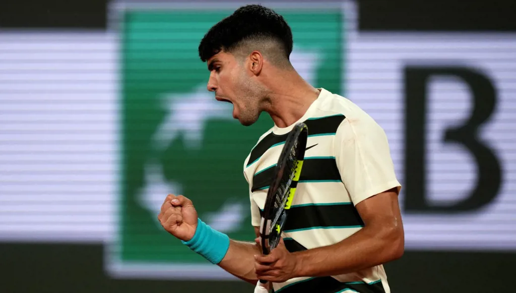 تأهل صعب لألكاراز وشفيونتيك تواصل سلسلتها الممتازة في رولان غاروس